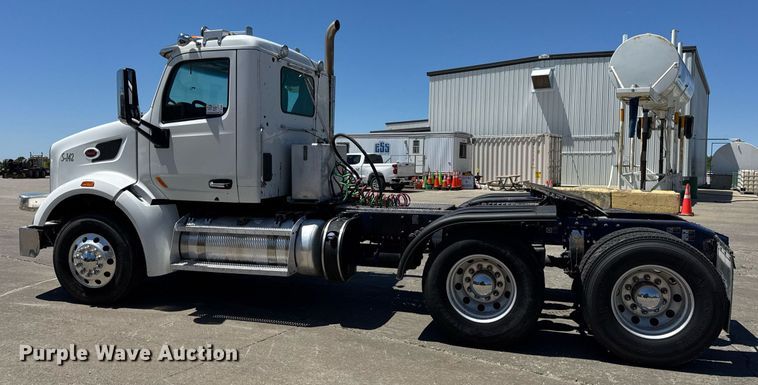 image for item DV4060 2016 Peterbilt 567 semi truck