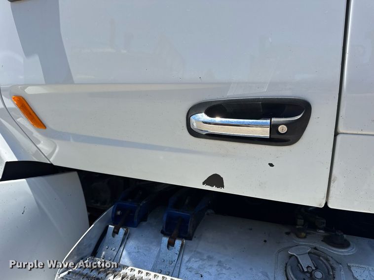 image for item DV4060 2016 Peterbilt 567 semi truck