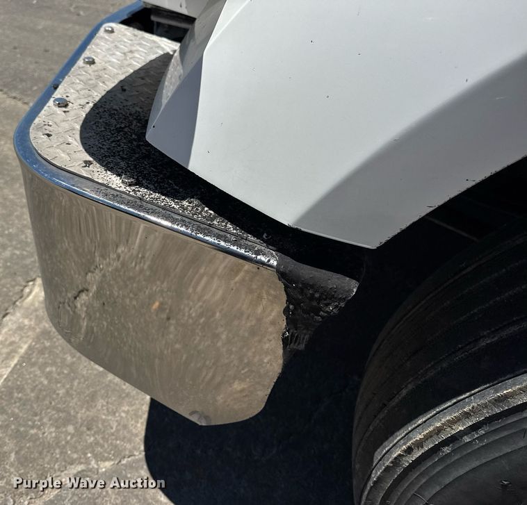 image for item DV4060 2016 Peterbilt 567 semi truck