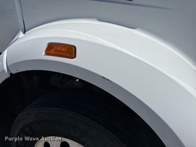 image for item DV4060 2016 Peterbilt 567 semi truck