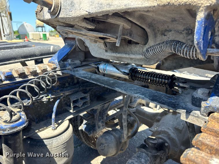 image for item DV4060 2016 Peterbilt 567 semi truck