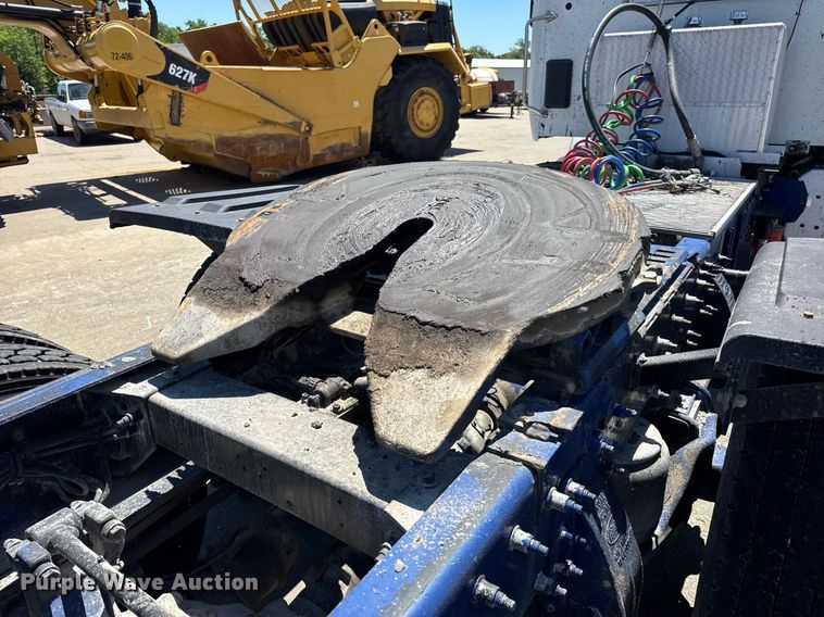 image for item DV4060 2016 Peterbilt 567 semi truck