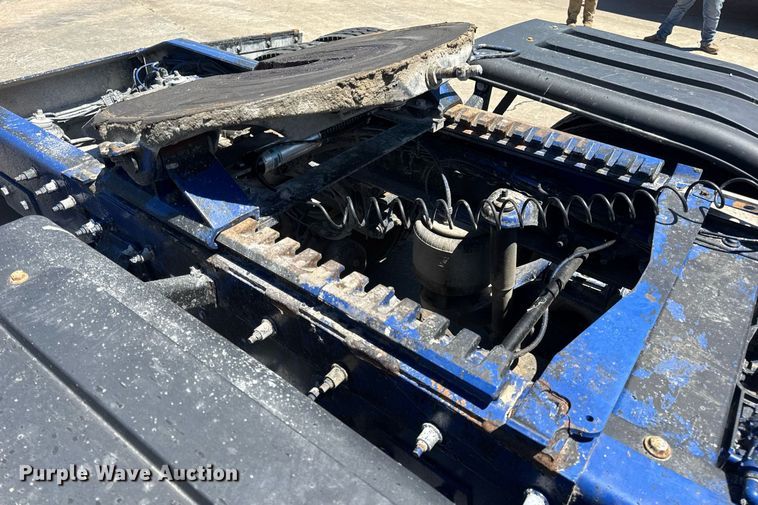 image for item DV4060 2016 Peterbilt 567 semi truck