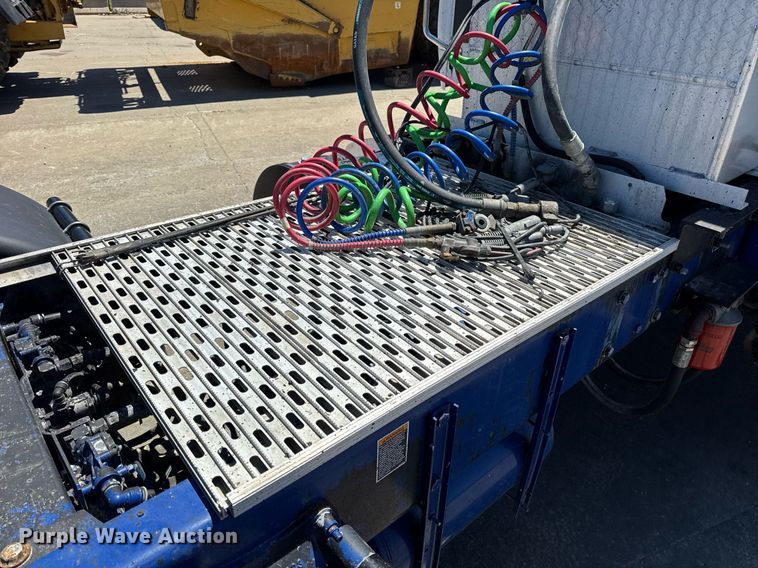 image for item DV4060 2016 Peterbilt 567 semi truck