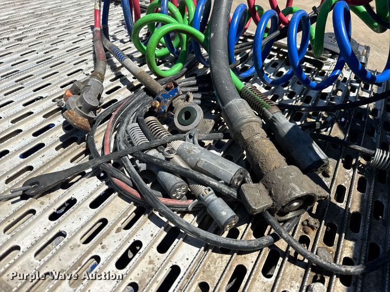 image for item DV4060 2016 Peterbilt 567 semi truck