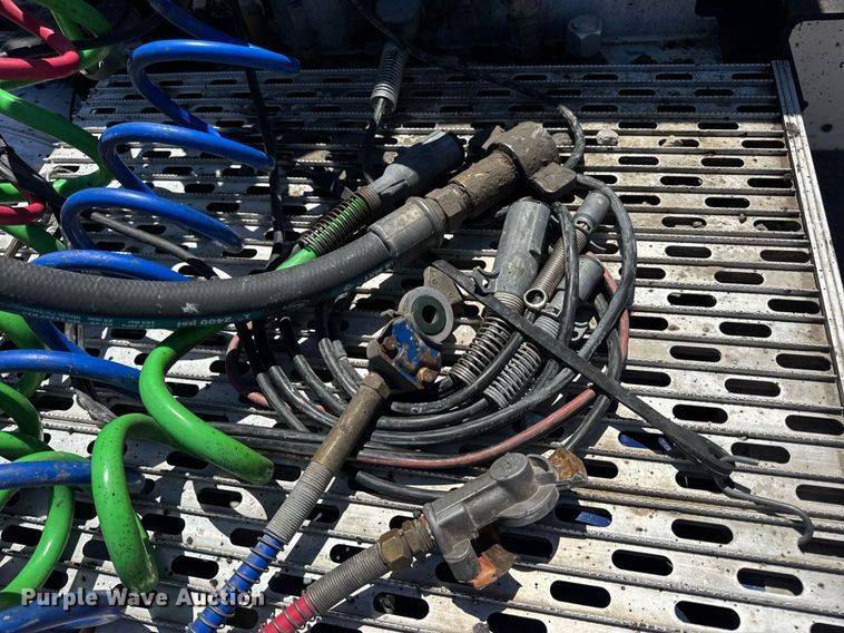 image for item DV4060 2016 Peterbilt 567 semi truck