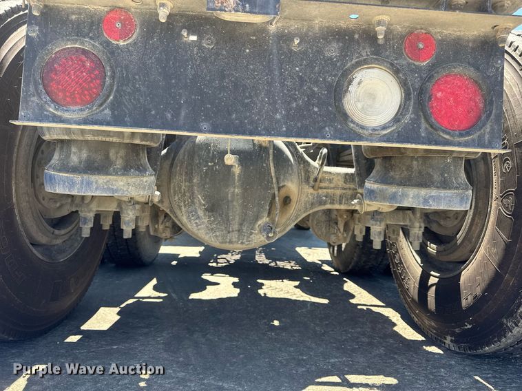 image for item DV4060 2016 Peterbilt 567 semi truck