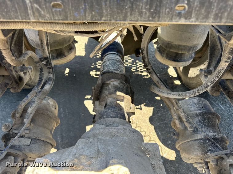 image for item DV4060 2016 Peterbilt 567 semi truck