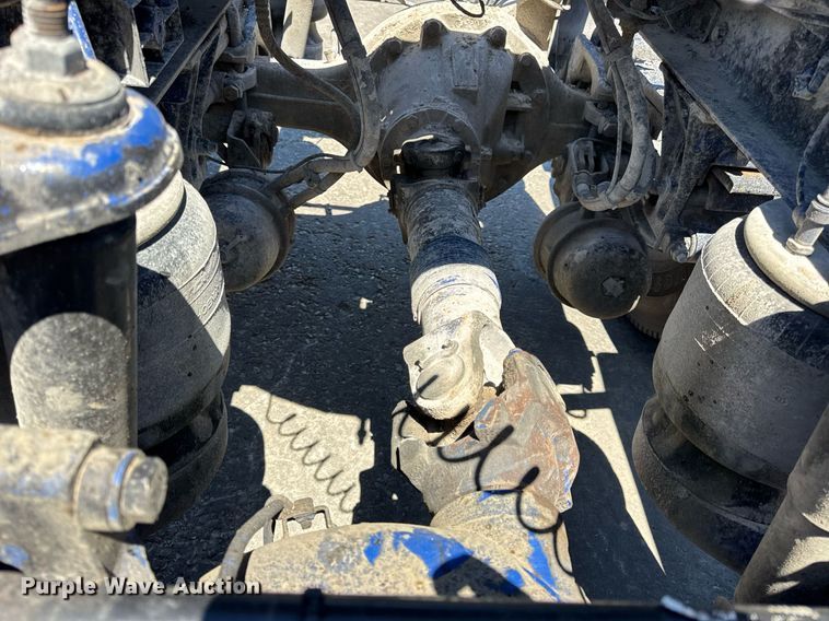 image for item DV4060 2016 Peterbilt 567 semi truck