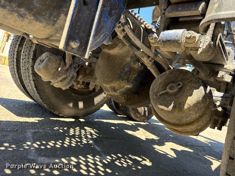 image for item DV4060 2016 Peterbilt 567 semi truck