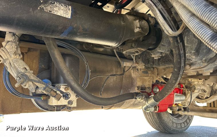 image for item DV4060 2016 Peterbilt 567 semi truck