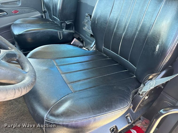 image for item DV4060 2016 Peterbilt 567 semi truck