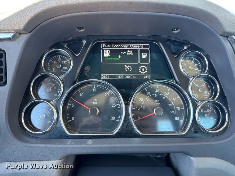 image for item DV4060 2016 Peterbilt 567 semi truck