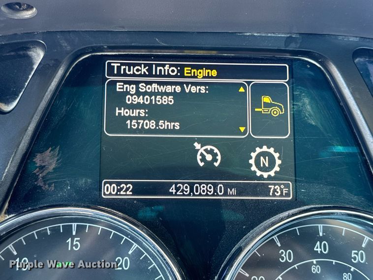 image for item DV4060 2016 Peterbilt 567 semi truck