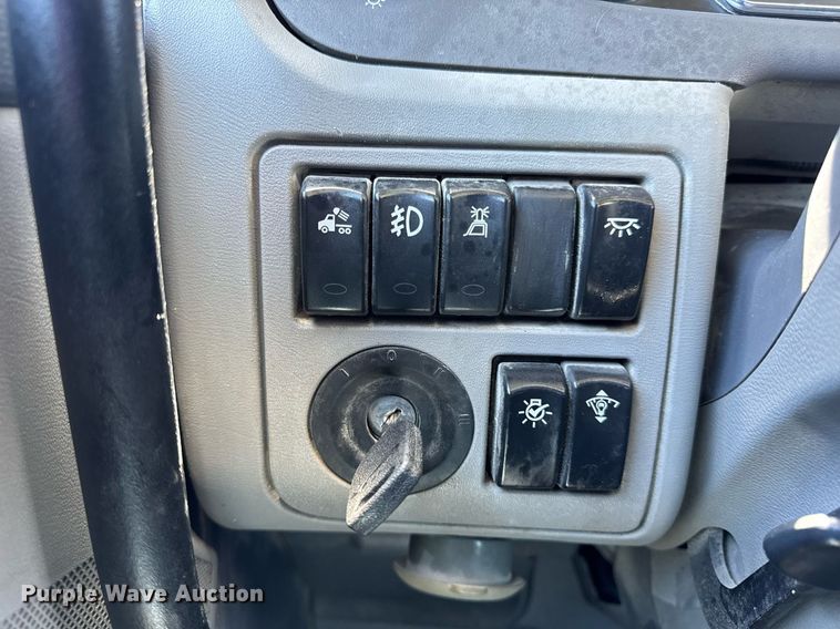 image for item DV4060 2016 Peterbilt 567 semi truck