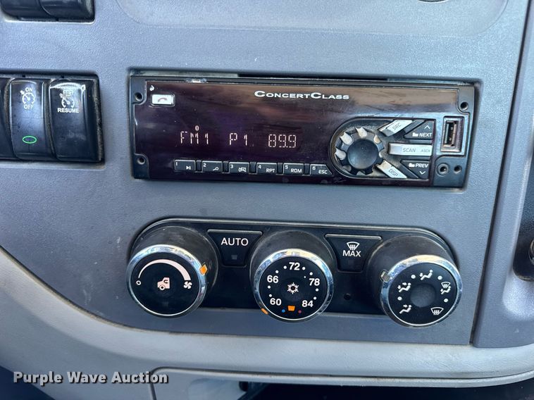 image for item DV4060 2016 Peterbilt 567 semi truck