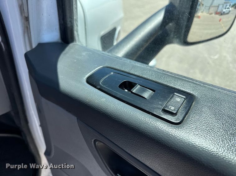 image for item DV4060 2016 Peterbilt 567 semi truck