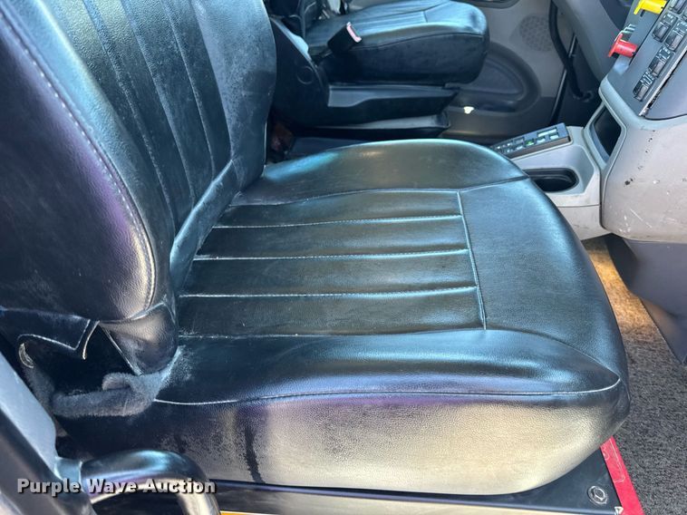 image for item DV4060 2016 Peterbilt 567 semi truck