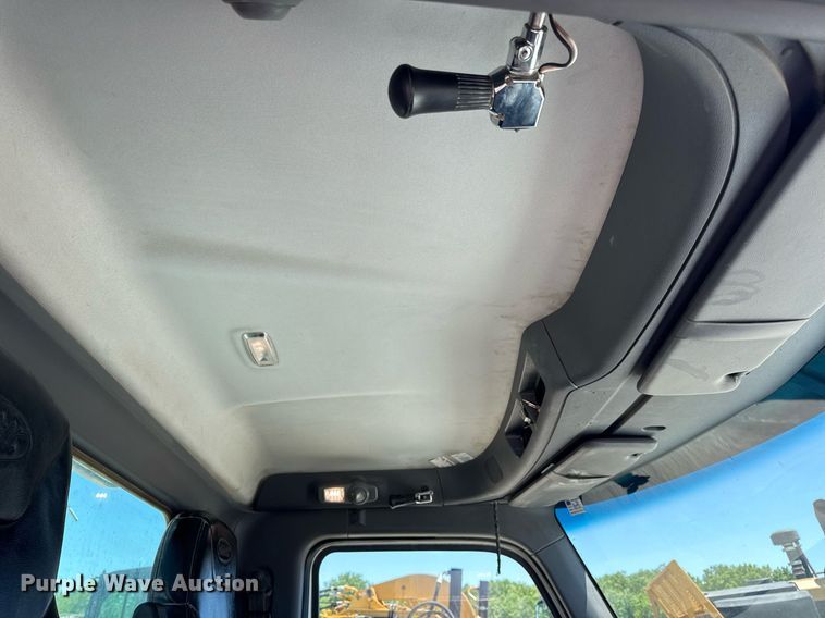 image for item DV4060 2016 Peterbilt 567 semi truck