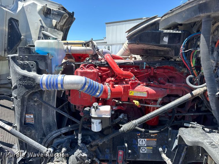 image for item DV4060 2016 Peterbilt 567 semi truck