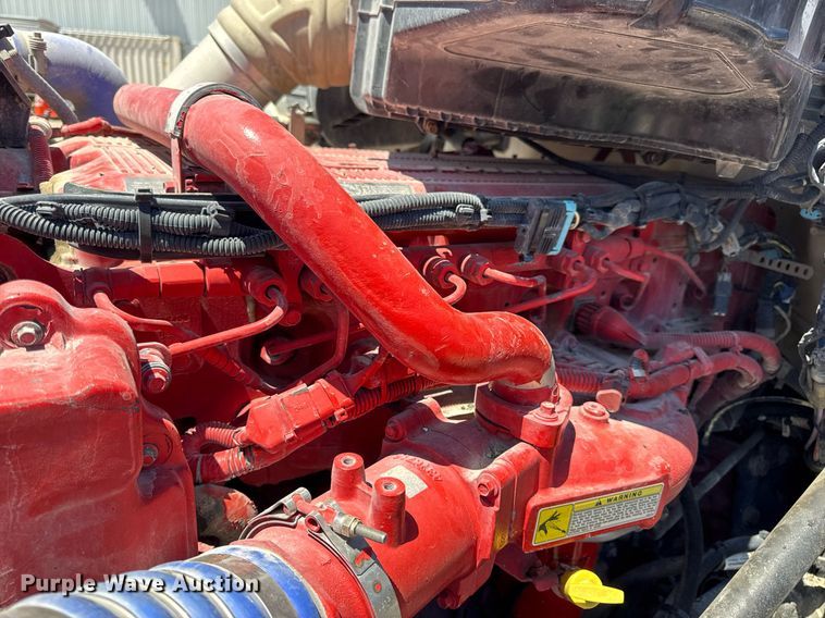 image for item DV4060 2016 Peterbilt 567 semi truck