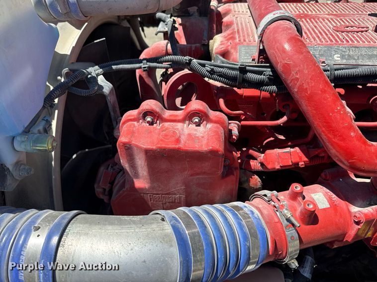 image for item DV4060 2016 Peterbilt 567 semi truck