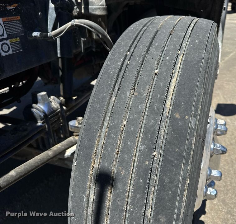 image for item DV4060 2016 Peterbilt 567 semi truck