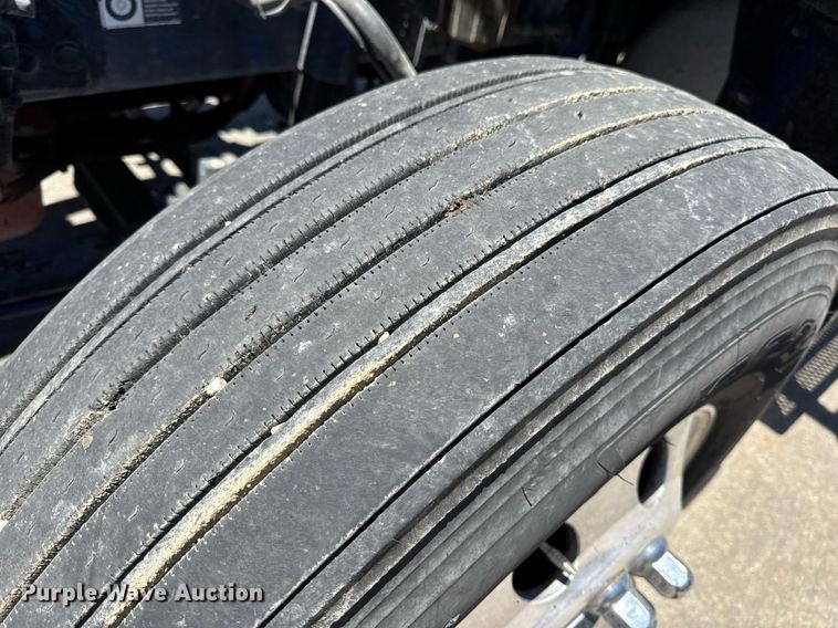 image for item DV4060 2016 Peterbilt 567 semi truck