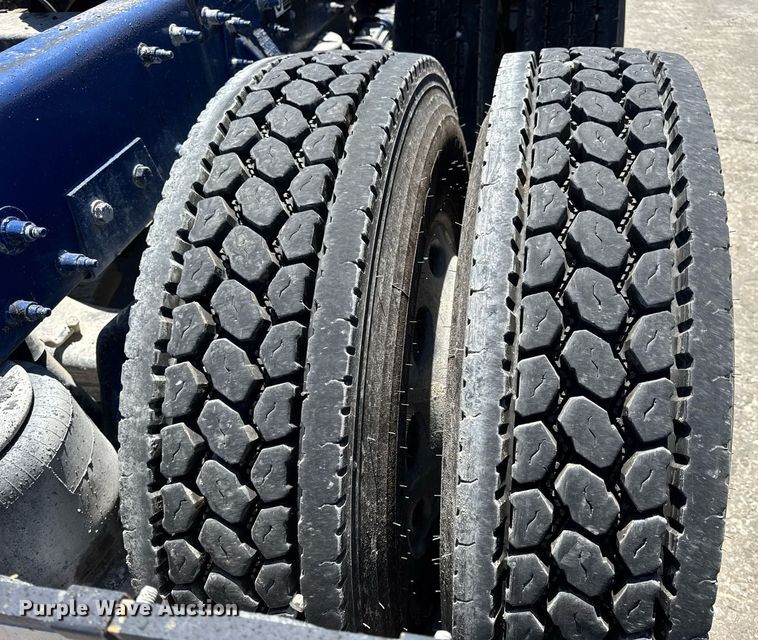 image for item DV4060 2016 Peterbilt 567 semi truck