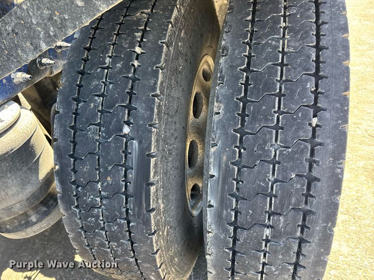 image for item DV4060 2016 Peterbilt 567 semi truck