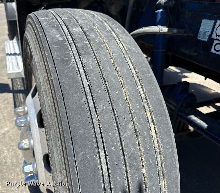 image for item DV4060 2016 Peterbilt 567 semi truck