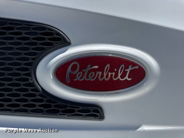 image for item DV4060 2016 Peterbilt 567 semi truck