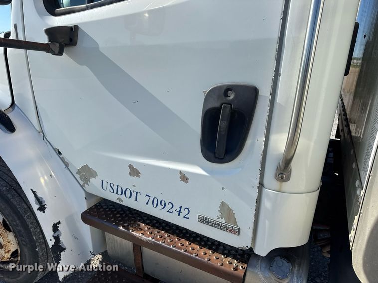 image for item DV4061 2006 Freightliner Business Class M2 box truck