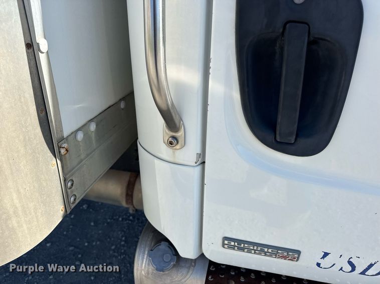 image for item DV4061 2006 Freightliner Business Class M2 box truck