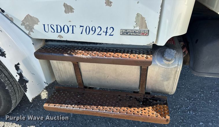 image for item DV4061 2006 Freightliner Business Class M2 box truck