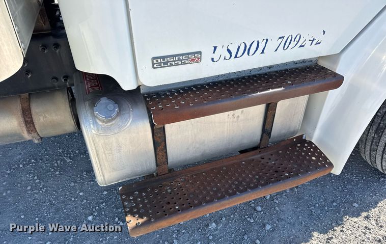 image for item DV4061 2006 Freightliner Business Class M2 box truck