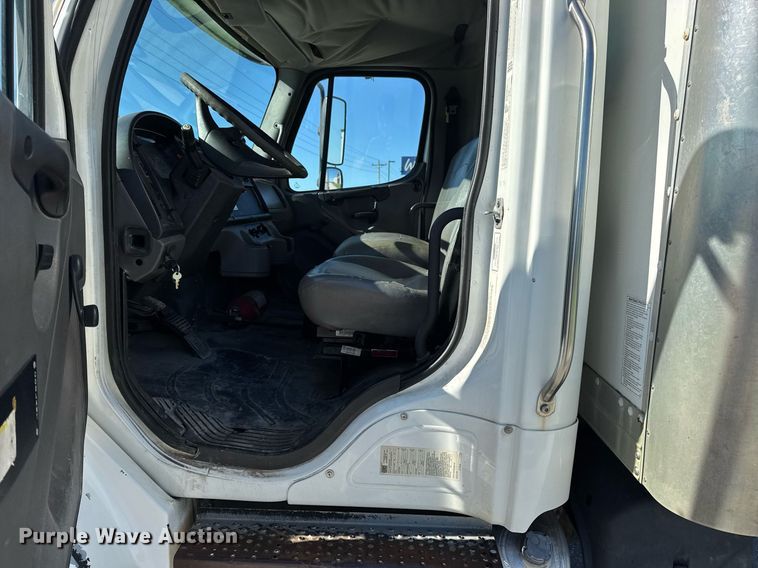 image for item DV4061 2006 Freightliner Business Class M2 box truck