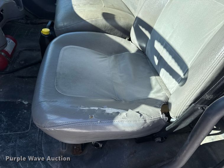 image for item DV4061 2006 Freightliner Business Class M2 box truck