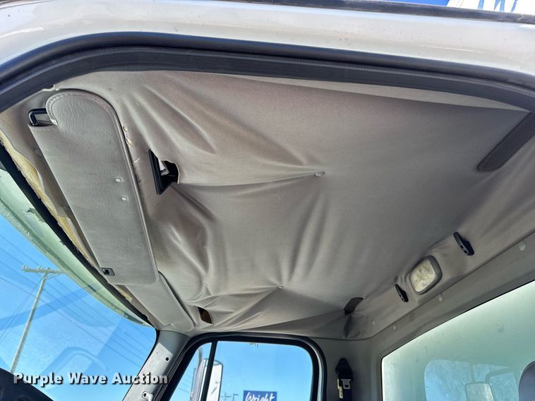 image for item DV4061 2006 Freightliner Business Class M2 box truck