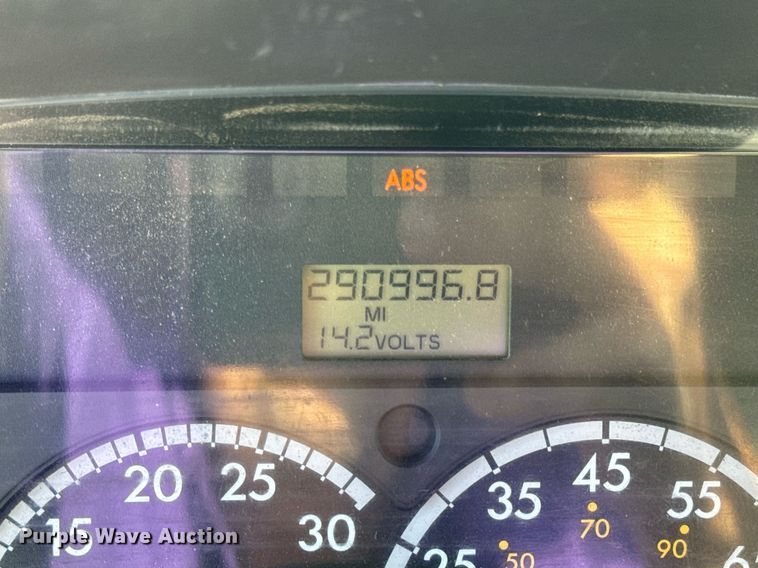 image for item DV4061 2006 Freightliner Business Class M2 box truck