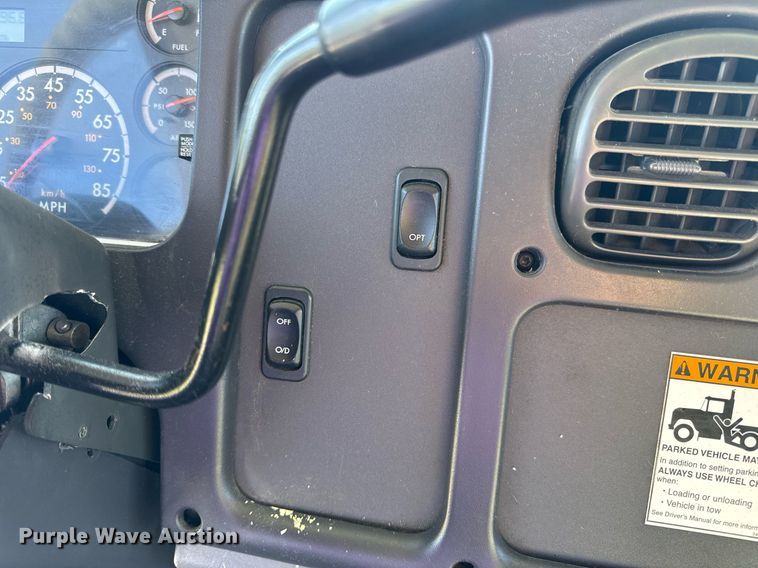 image for item DV4061 2006 Freightliner Business Class M2 box truck