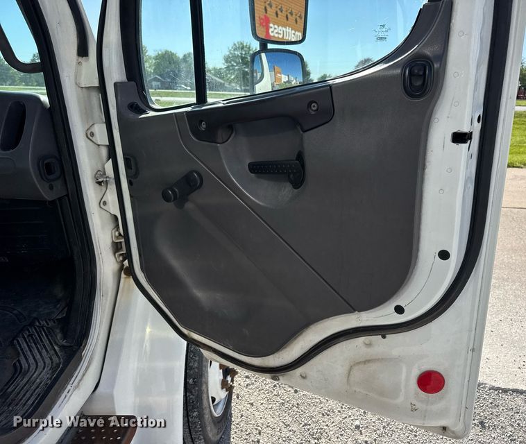 image for item DV4061 2006 Freightliner Business Class M2 box truck