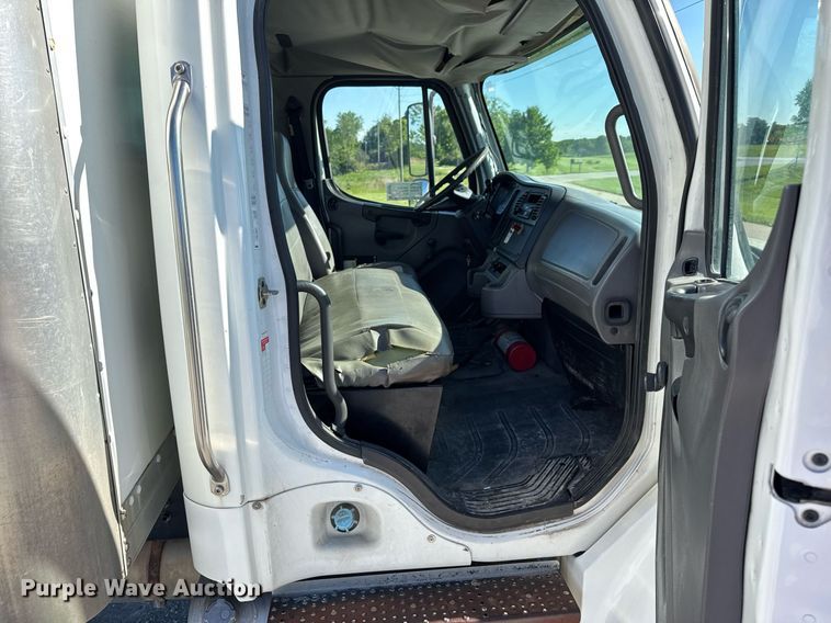 image for item DV4061 2006 Freightliner Business Class M2 box truck