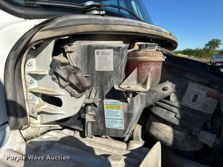 image for item DV4061 2006 Freightliner Business Class M2 box truck