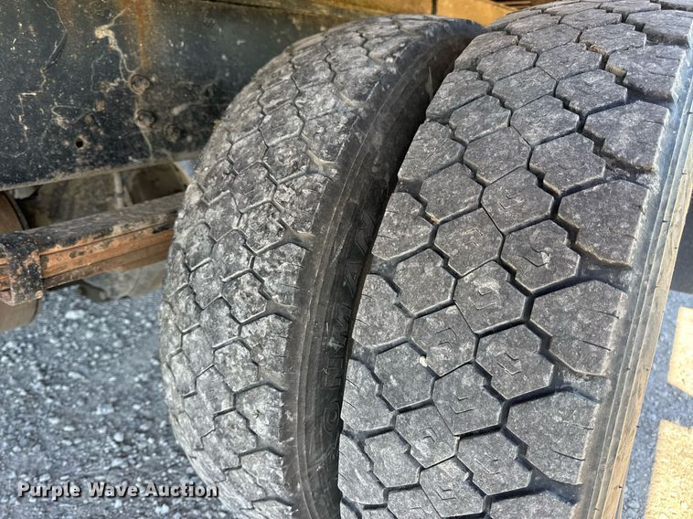 image for item DV4061 2006 Freightliner Business Class M2 box truck