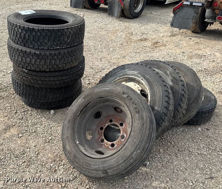 image for item DV4073 (10) 225/70R19.5 tires