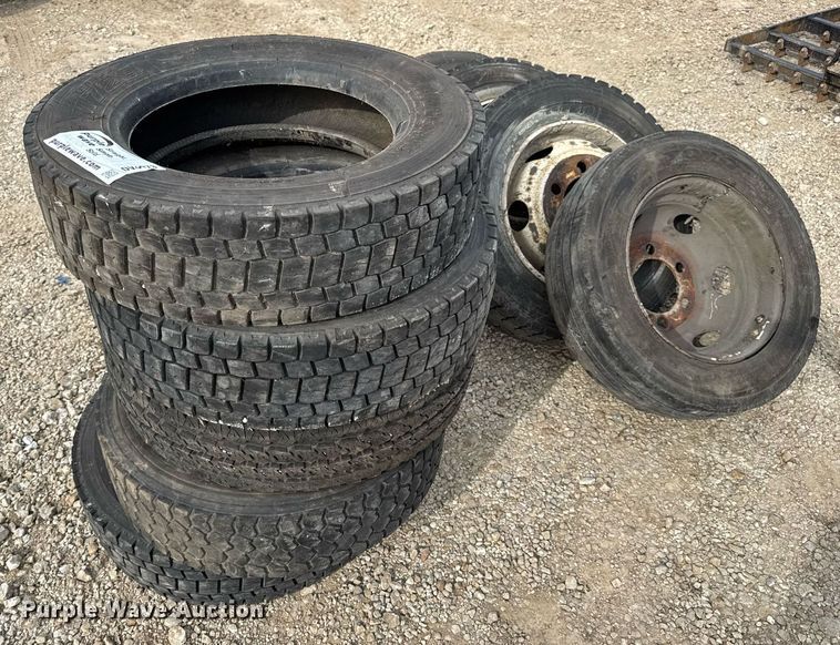 image for item DV4073 (10) 225/70R19.5 tires