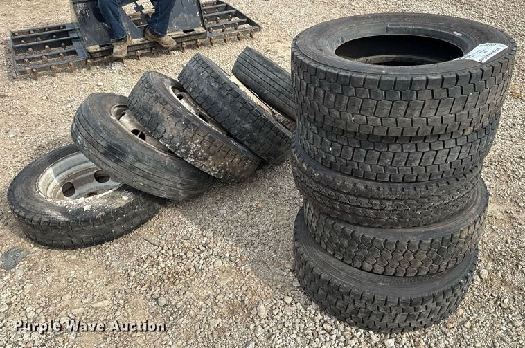 image for item DV4073 (10) 225/70R19.5 tires