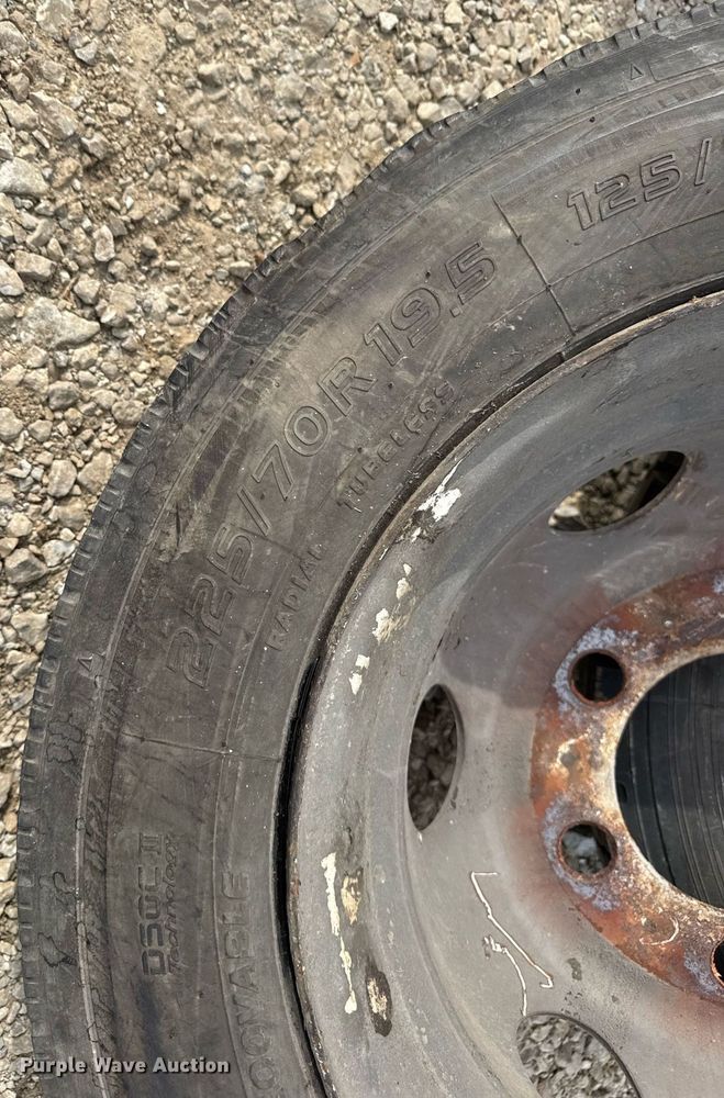 image for item DV4073 (10) 225/70R19.5 tires