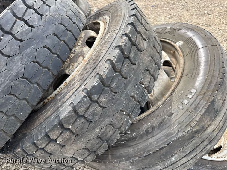 image for item DV4073 (10) 225/70R19.5 tires